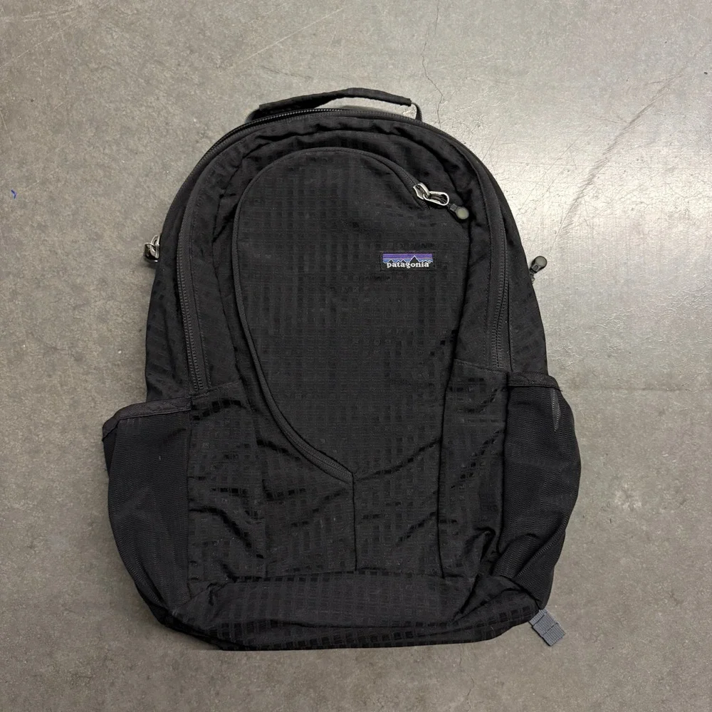 Patagonia Refugio 28L Backpack Black Ripstop Grid Laptop Daypack Bag 3520